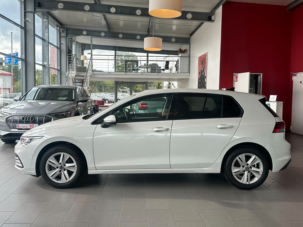 Volkswagen Golf 2024 г. Белый, пробег 49621 км
