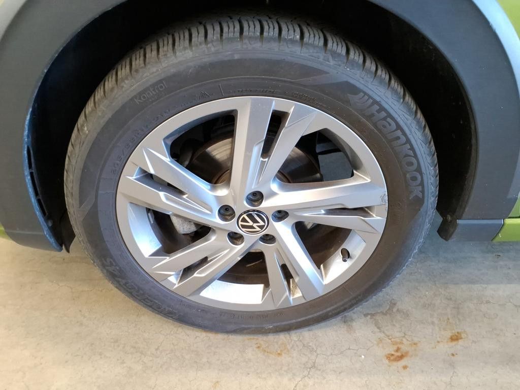 Volkswagen Taigo 2023 г. Зелёный, пробег 15600 км