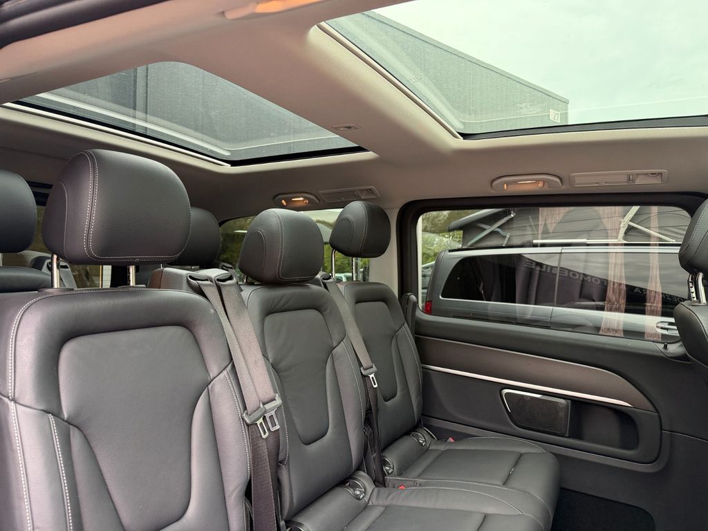 Mercedes-Benz V 300 2022 г. Серый, пробег 20600 км