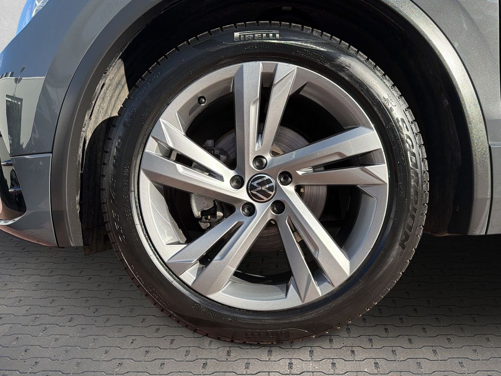 Volkswagen Tiguan 2024 г. Серый, пробег 25350 км