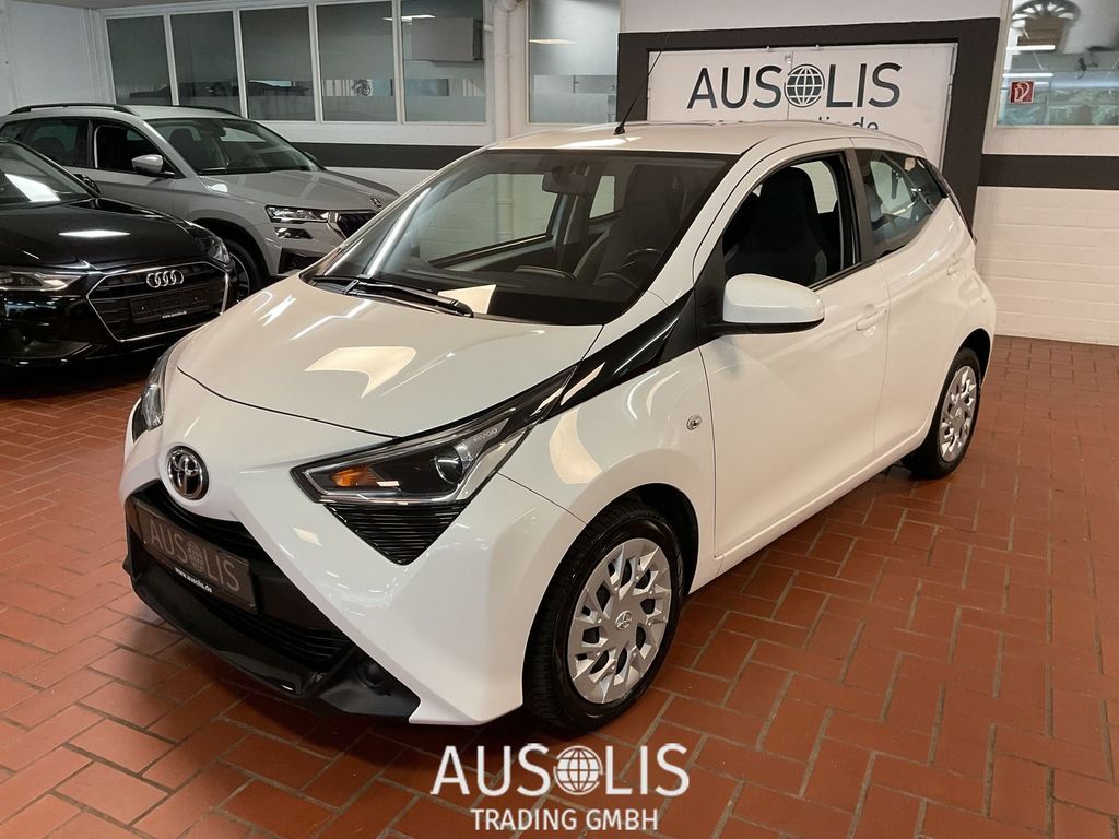Toyota AYGO (X) 2022 г. Белый, пробег 49000 км