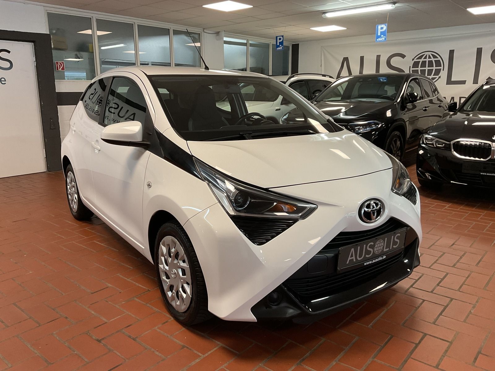Toyota AYGO (X) 2022 г. Белый, пробег 49000 км