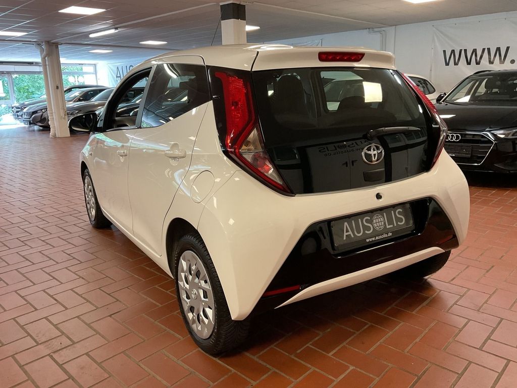 Toyota AYGO (X) 2022 г. Белый, пробег 49000 км