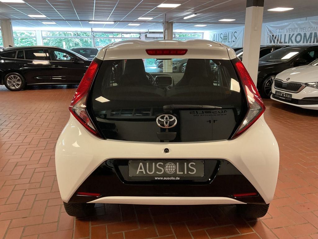 Toyota AYGO (X) 2022 г. Белый, пробег 49000 км