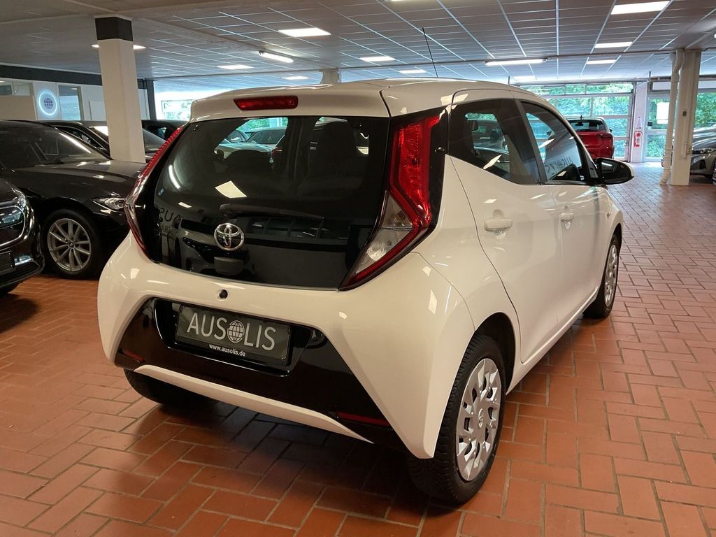 Toyota AYGO (X) 2022 г. Белый, пробег 49000 км