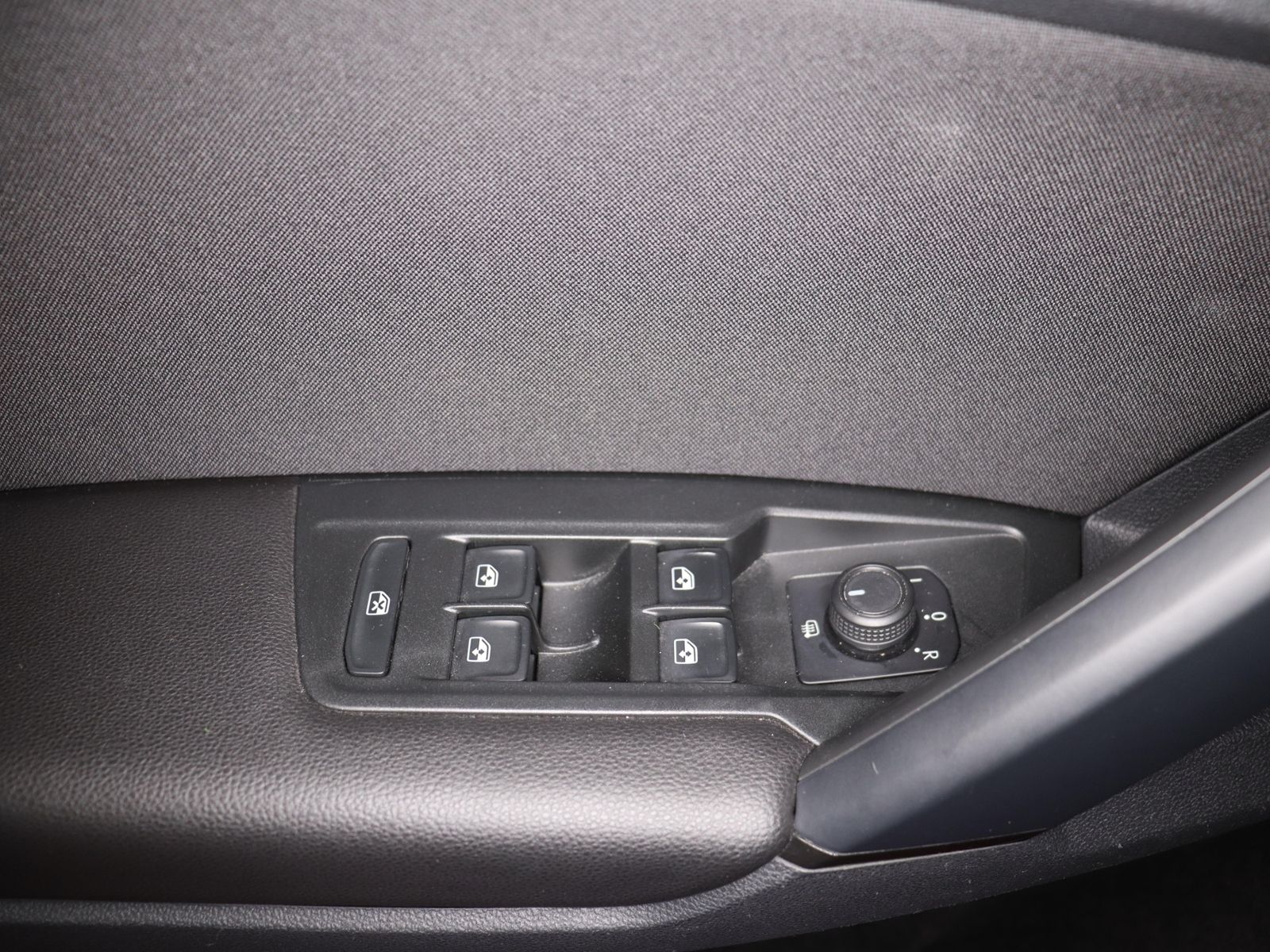 Volkswagen Tiguan 2022 г. Серый, пробег 47035 км