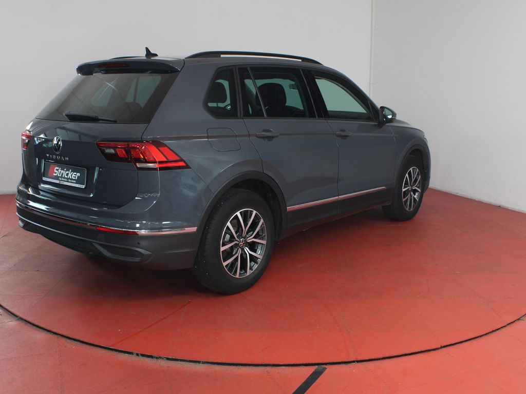 Volkswagen Tiguan 2022 г. Серый, пробег 47035 км