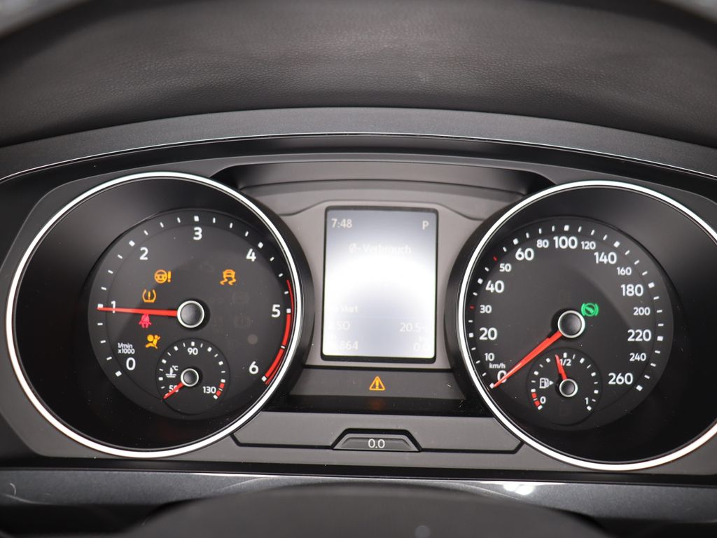 Volkswagen Tiguan 2022 г. Серый, пробег 47035 км