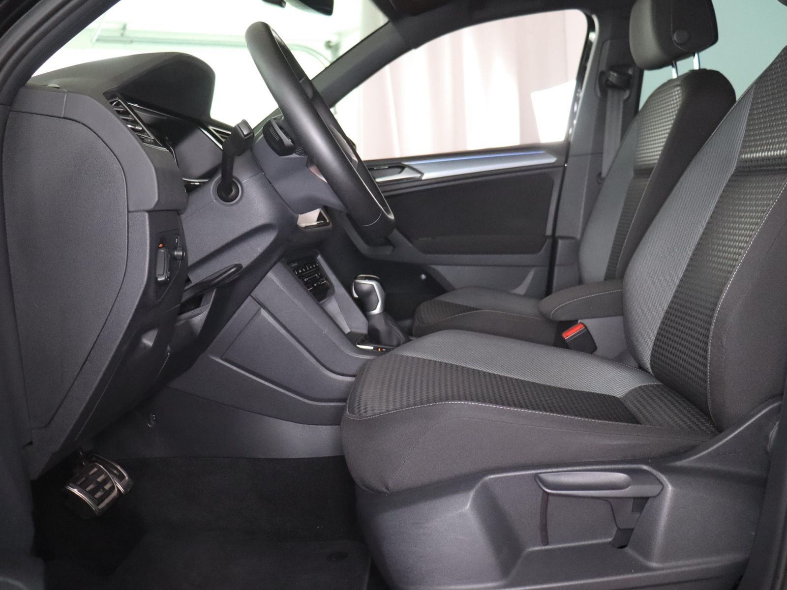 Volkswagen Tiguan 2022 г. Чёрный, пробег 47908 км