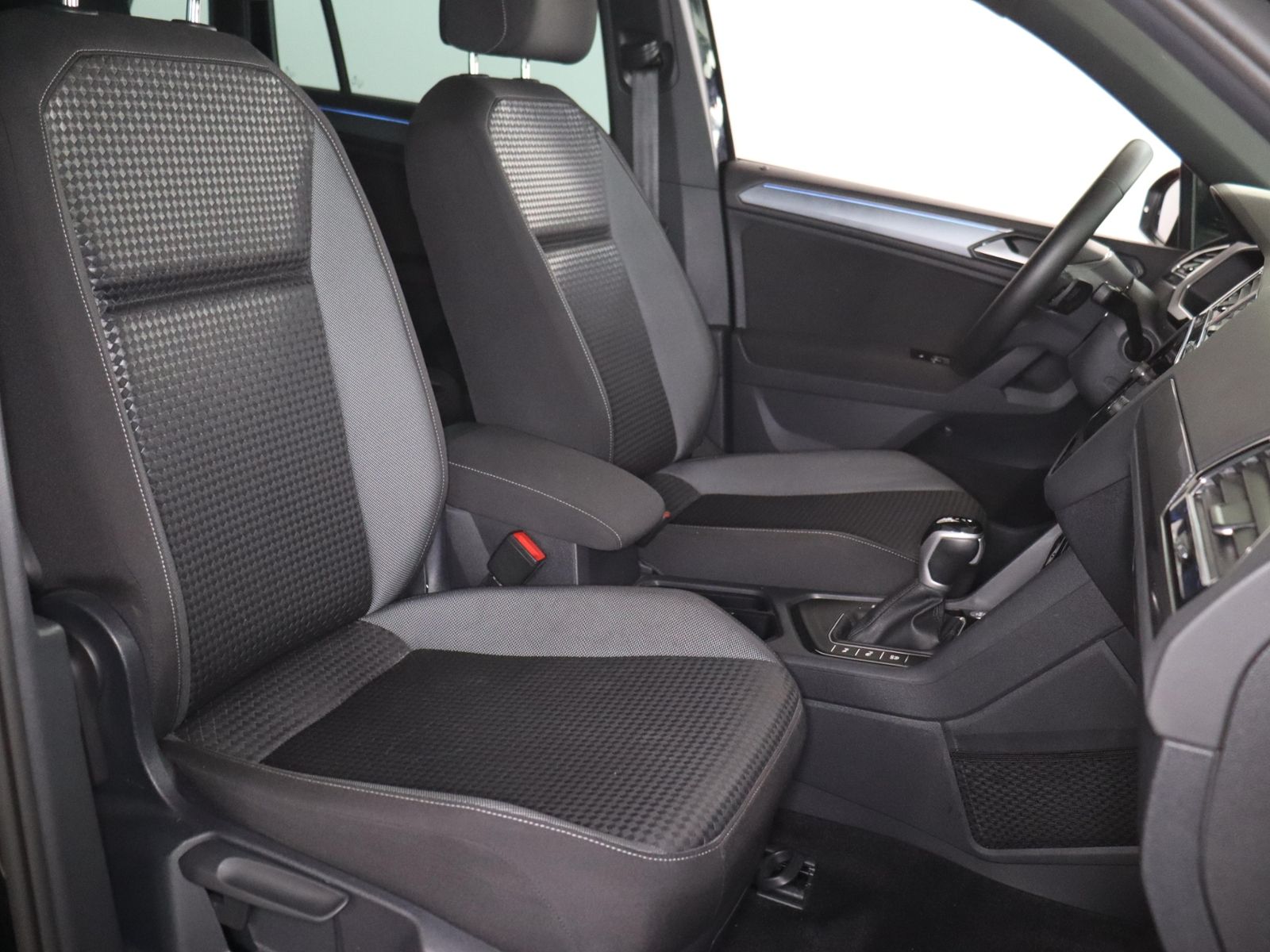 Volkswagen Tiguan 2022 г. Чёрный, пробег 47908 км