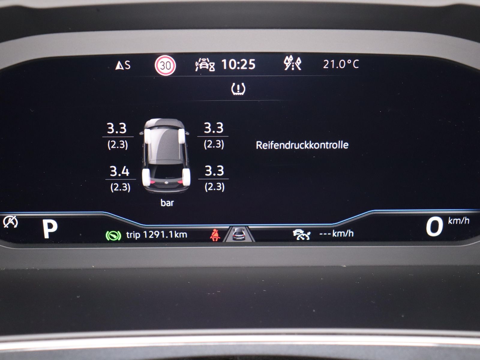 Volkswagen Tiguan 2022 г. Чёрный, пробег 47881 км