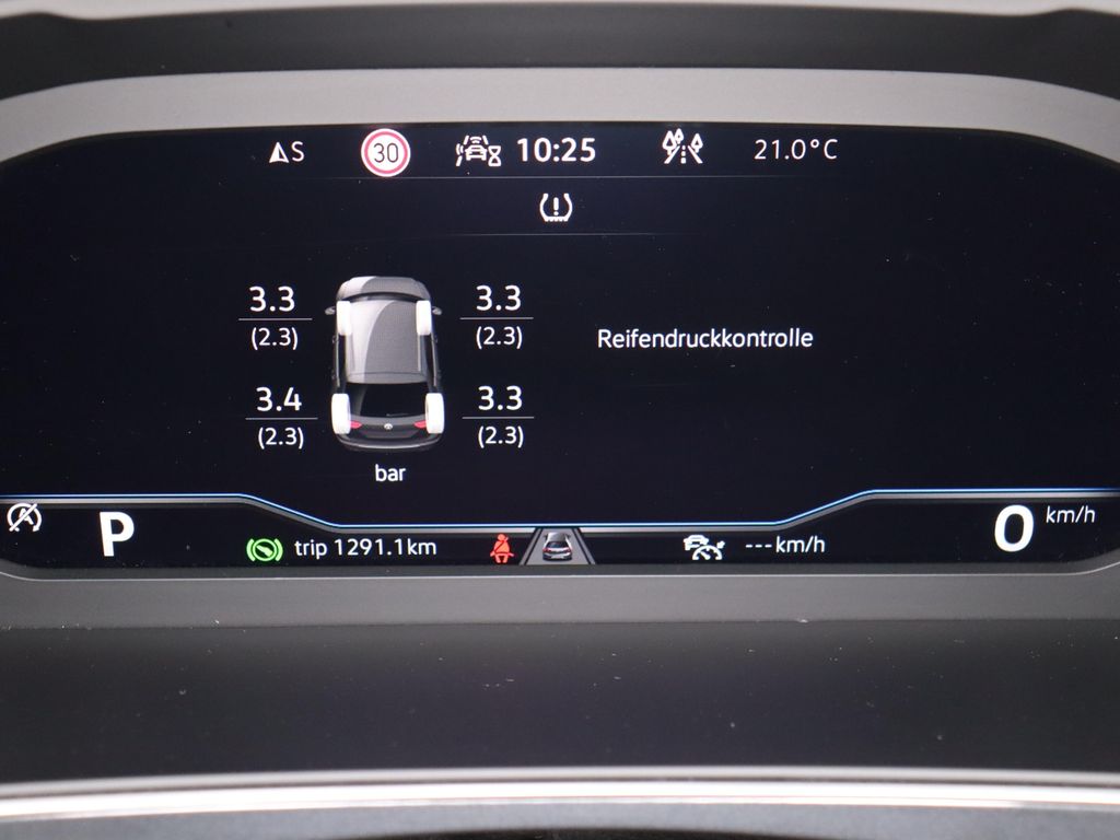 Volkswagen Tiguan 2022 г. Чёрный, пробег 47908 км
