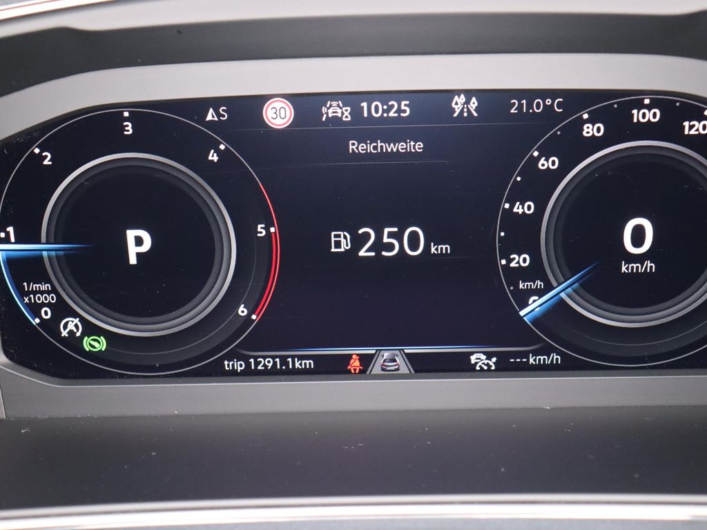 Volkswagen Tiguan 2022 г. Чёрный, пробег 47908 км