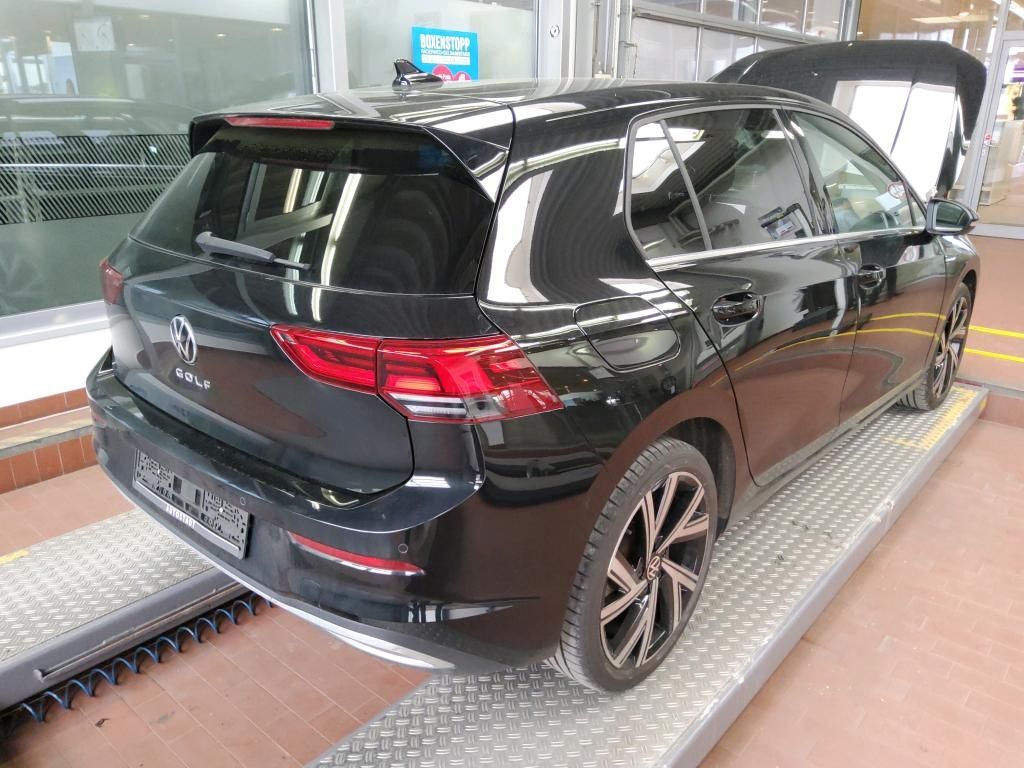 Volkswagen Golf 2024 г. Чёрный, пробег 20900 км
