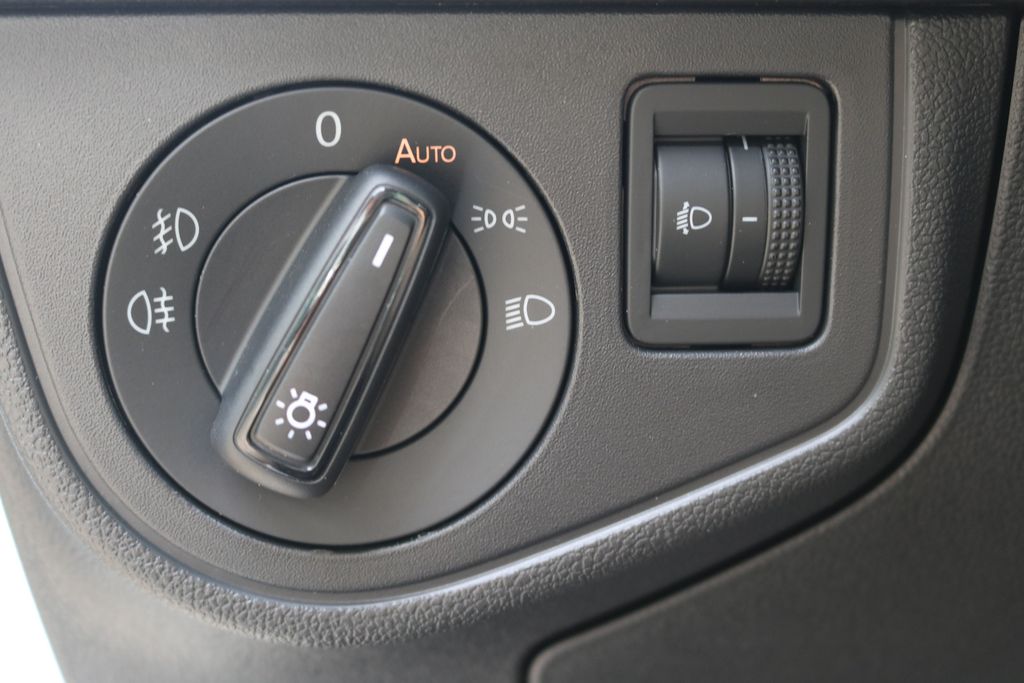 Volkswagen Polo 2023 г. Белый, пробег 57710 км
