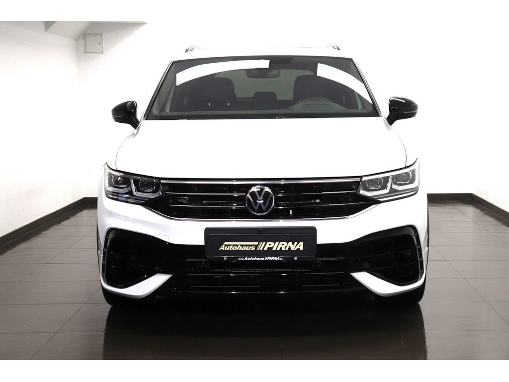 Volkswagen Tiguan 2023 г. Белый, пробег 29300 км