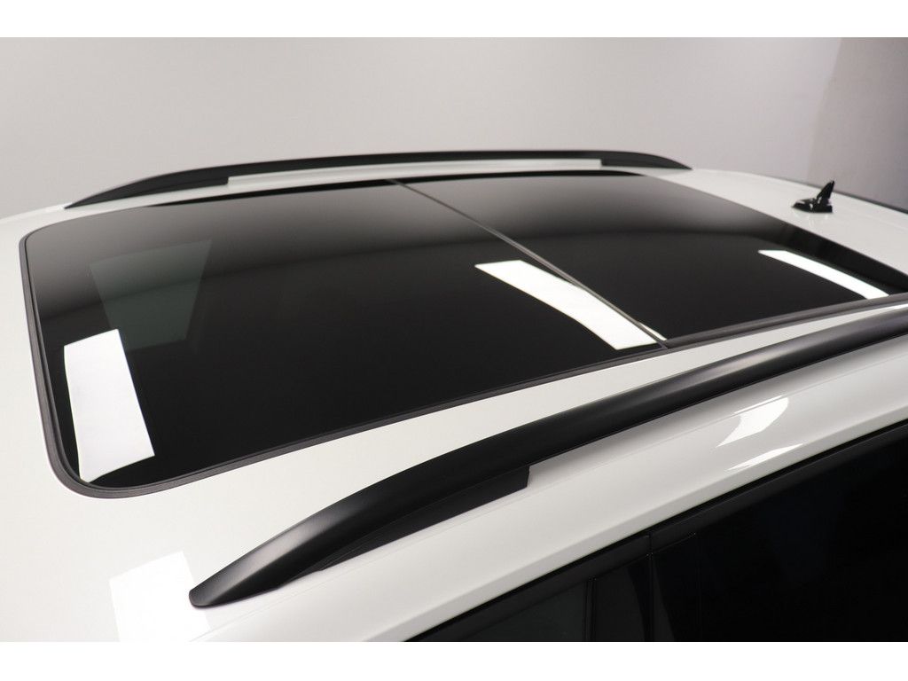 Volkswagen Tiguan 2023 г. Белый, пробег 29300 км