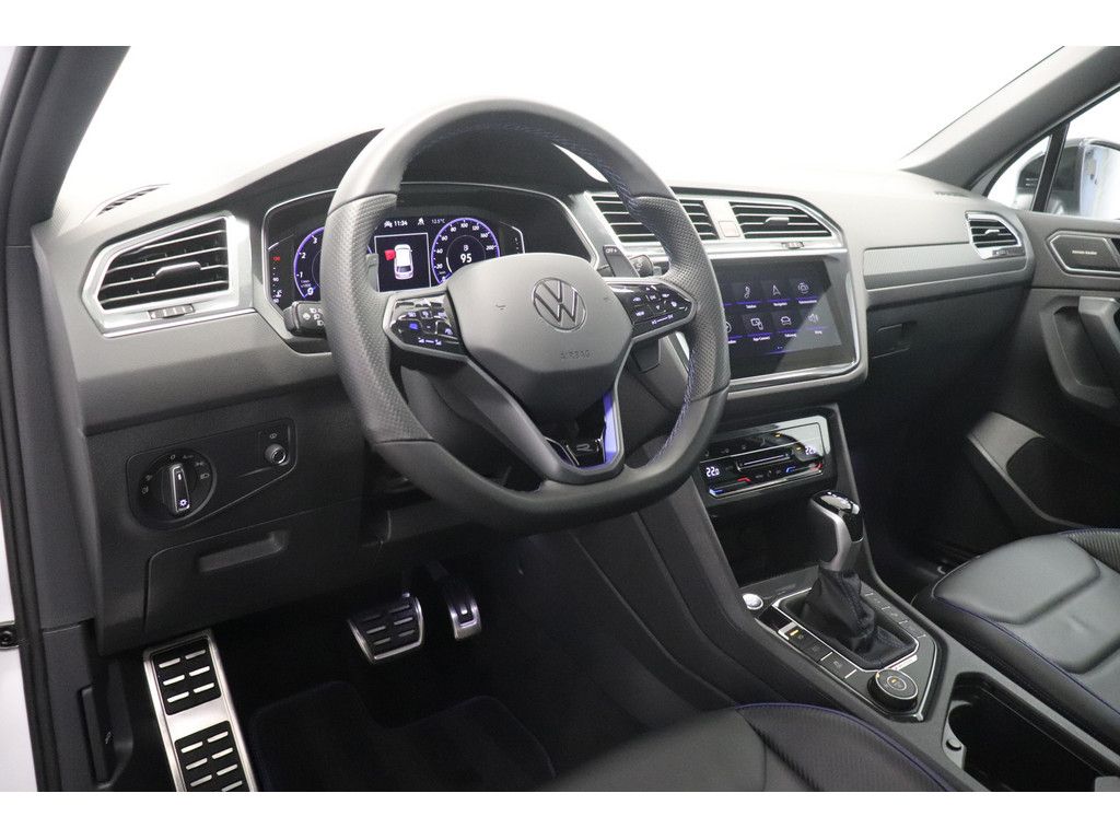 Volkswagen Tiguan 2023 г. Белый, пробег 29300 км