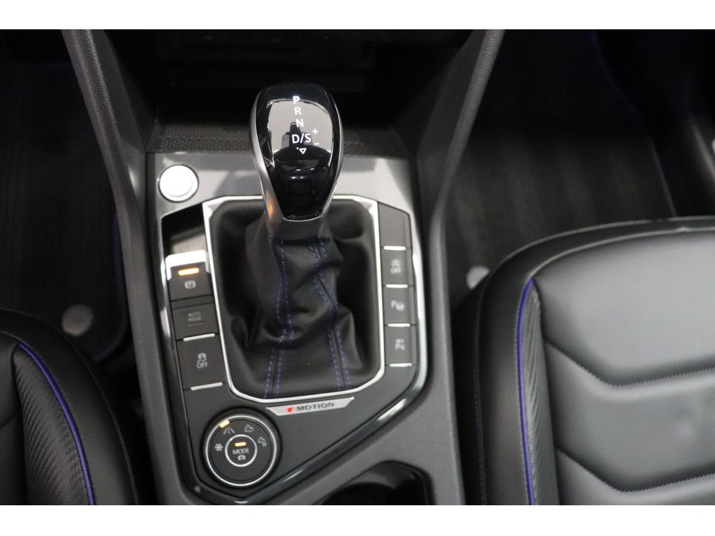 Volkswagen Tiguan 2023 г. Белый, пробег 29300 км