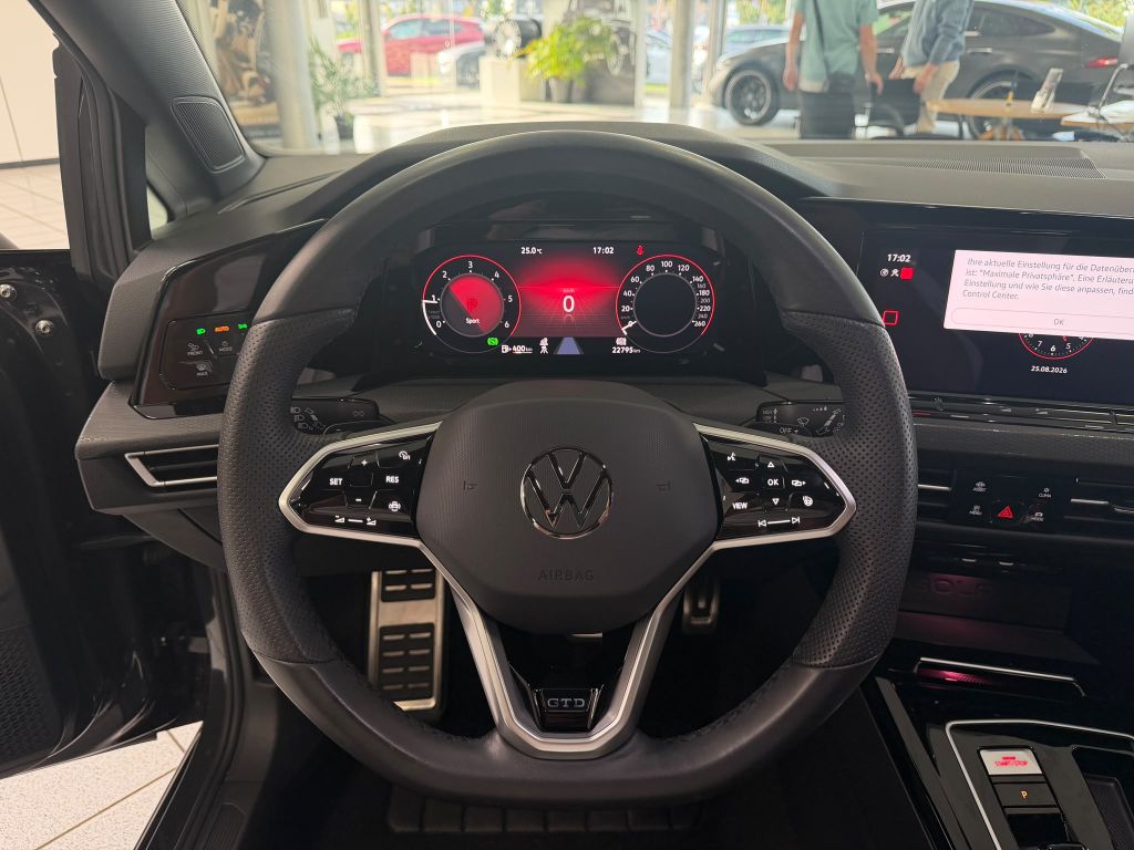Volkswagen Golf 2024 г. Серый, пробег 22794 км