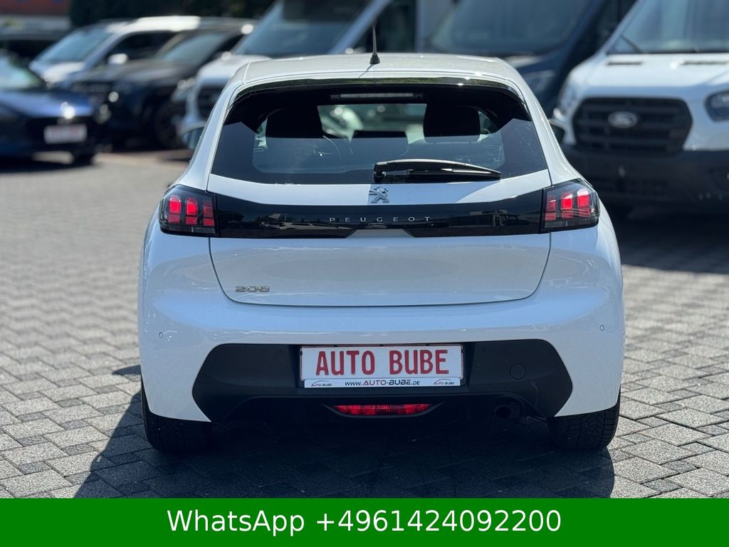 Peugeot 208 2021 г. Белый, пробег 54900 км