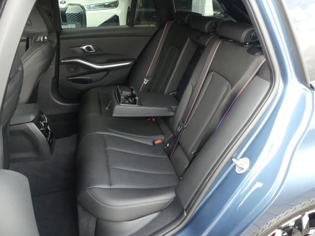 BMW 320 2025 г. Синий, пробег 29640 км