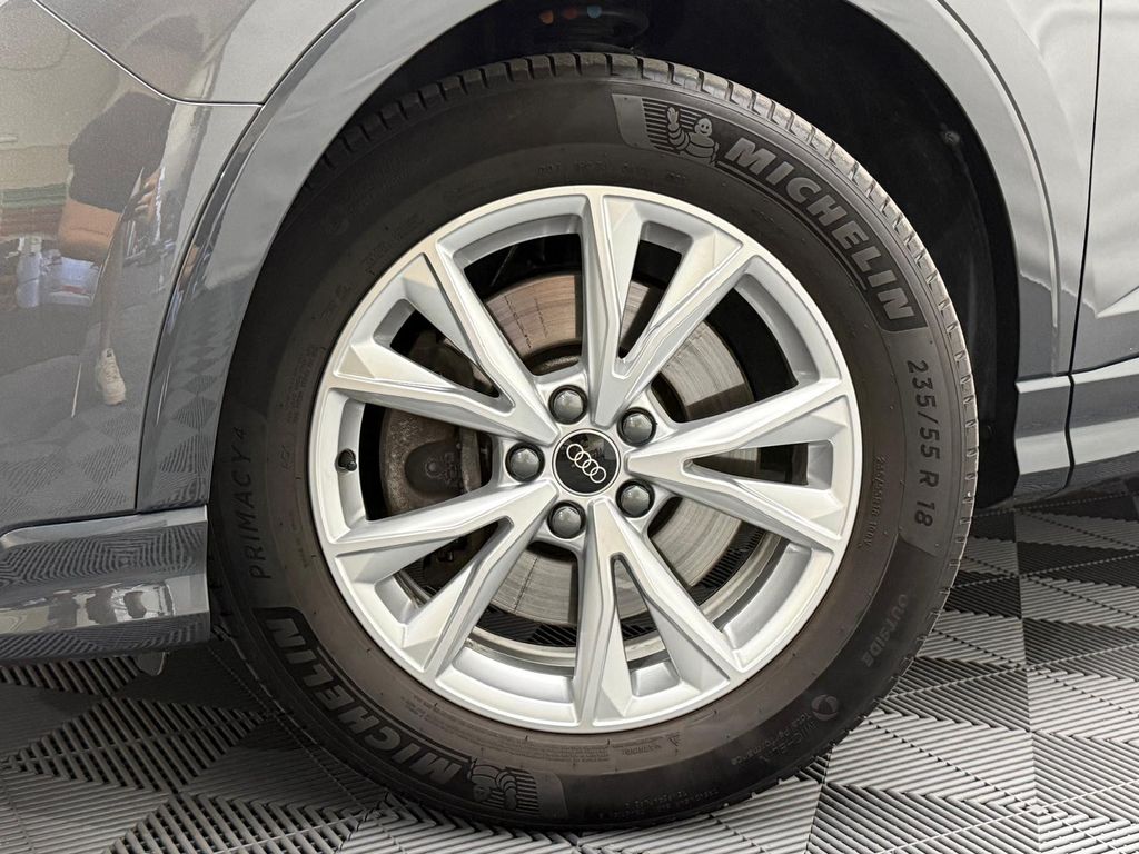 Audi Q3 2023 г. Серый, пробег 60000 км