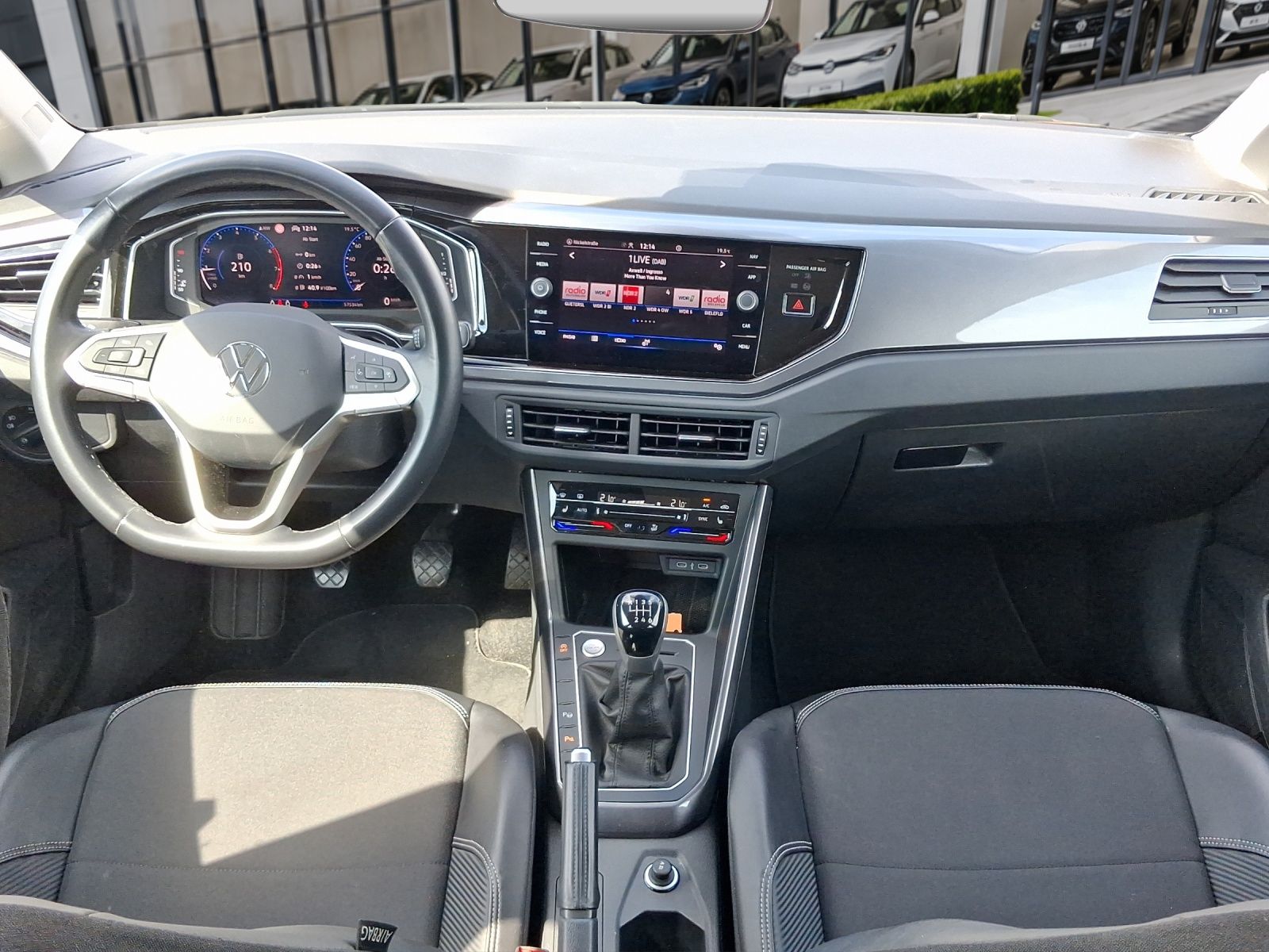 Volkswagen Taigo 2023 г. Белый, пробег 30539 км