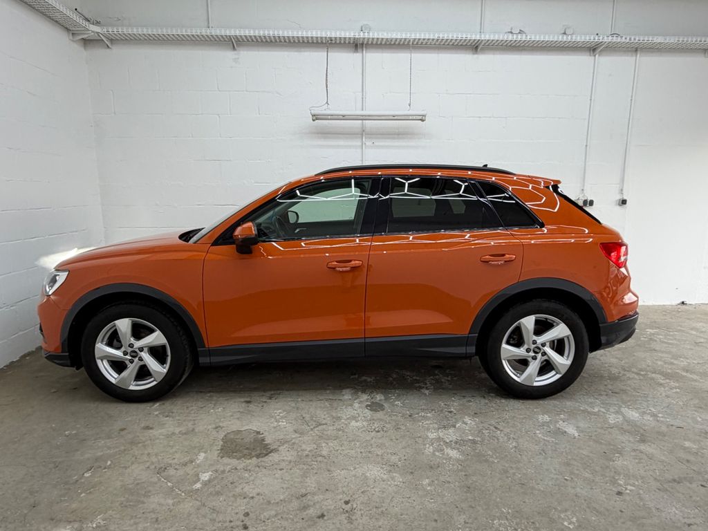 Audi Q3 2022 г. Оранжевый, пробег 50000 км