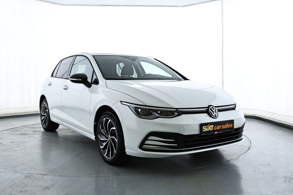 Volkswagen Golf 2024 г. Белый, пробег 27473 км