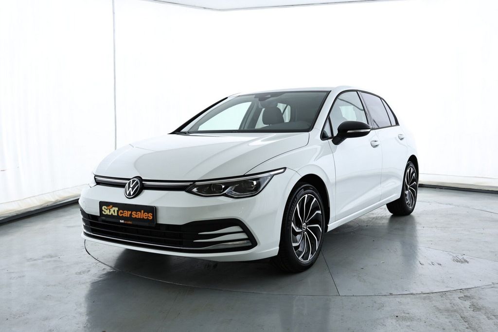 Volkswagen Golf 2024 г. Белый, пробег 27473 км