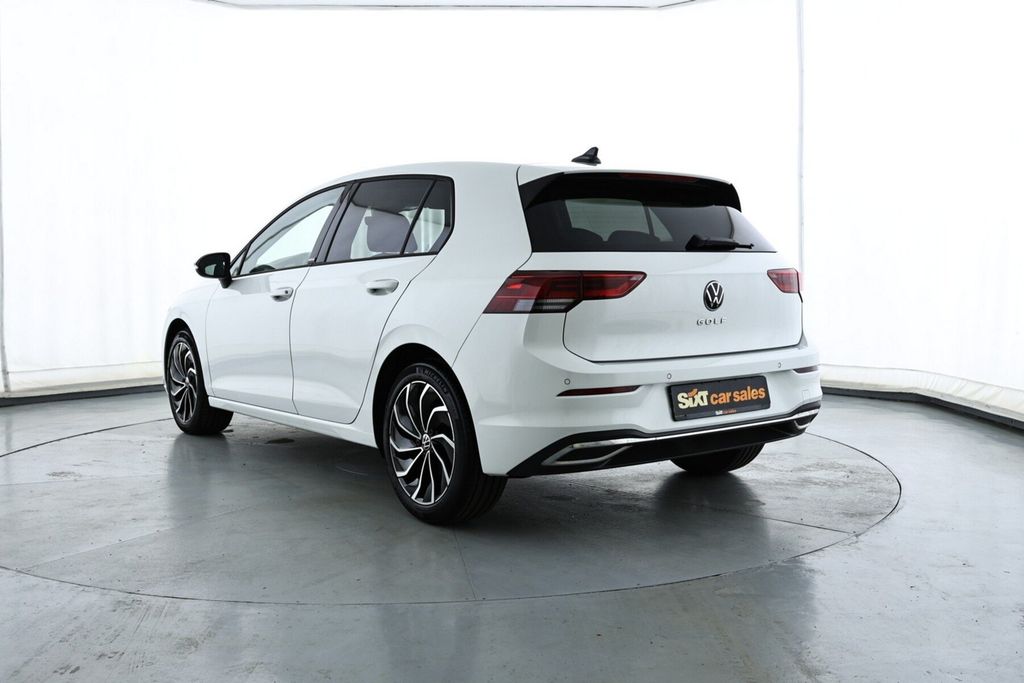Volkswagen Golf 2024 г. Белый, пробег 27473 км