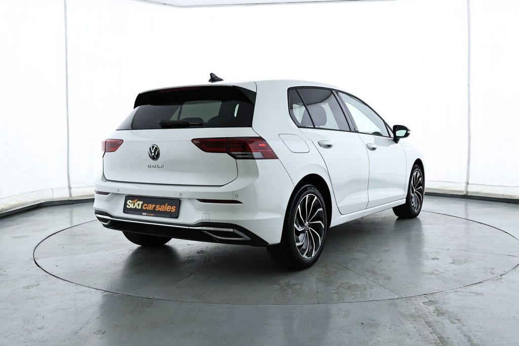 Volkswagen Golf 2024 г. Белый, пробег 27473 км