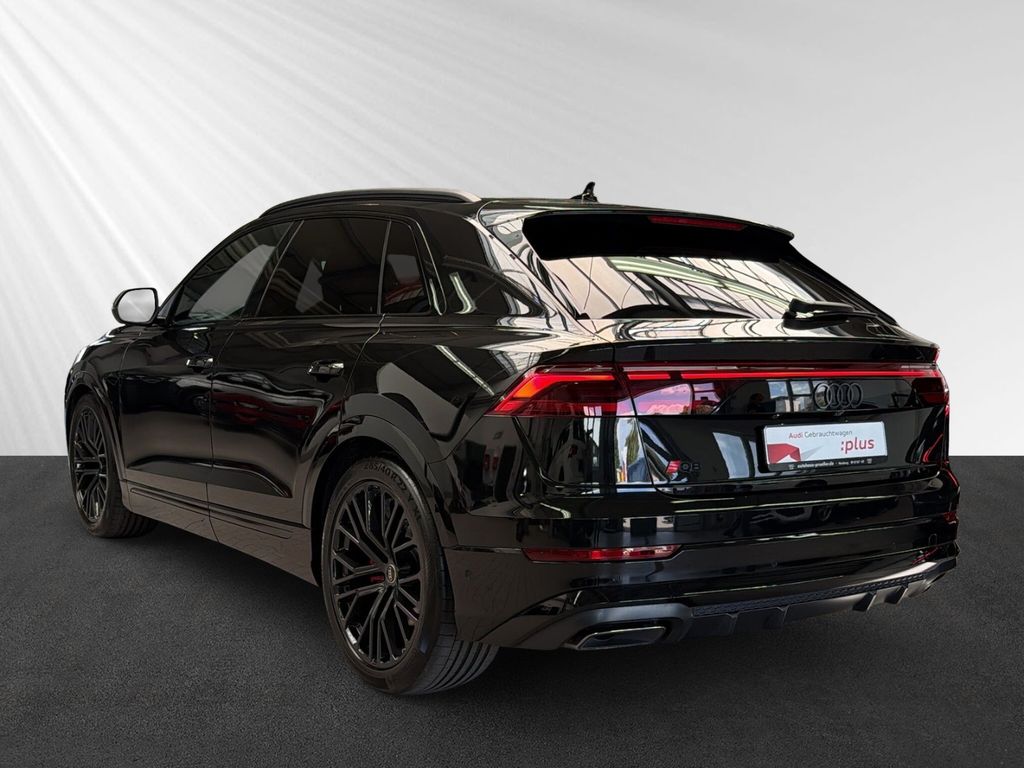 Audi Q8 2024 г. Чёрный, пробег 55000 км
