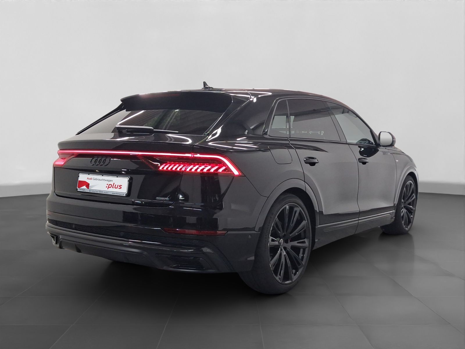 Audi Q8 2023 г. Чёрный, пробег 49846 км