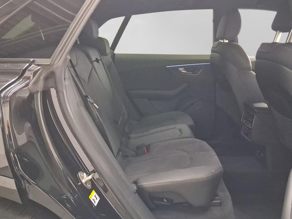 Audi Q8 2023 г. Чёрный, пробег 49846 км