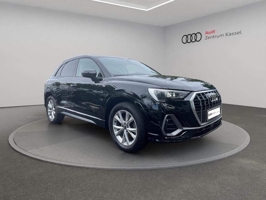 Audi Q3 2023 г. Чёрный, пробег 50524 км