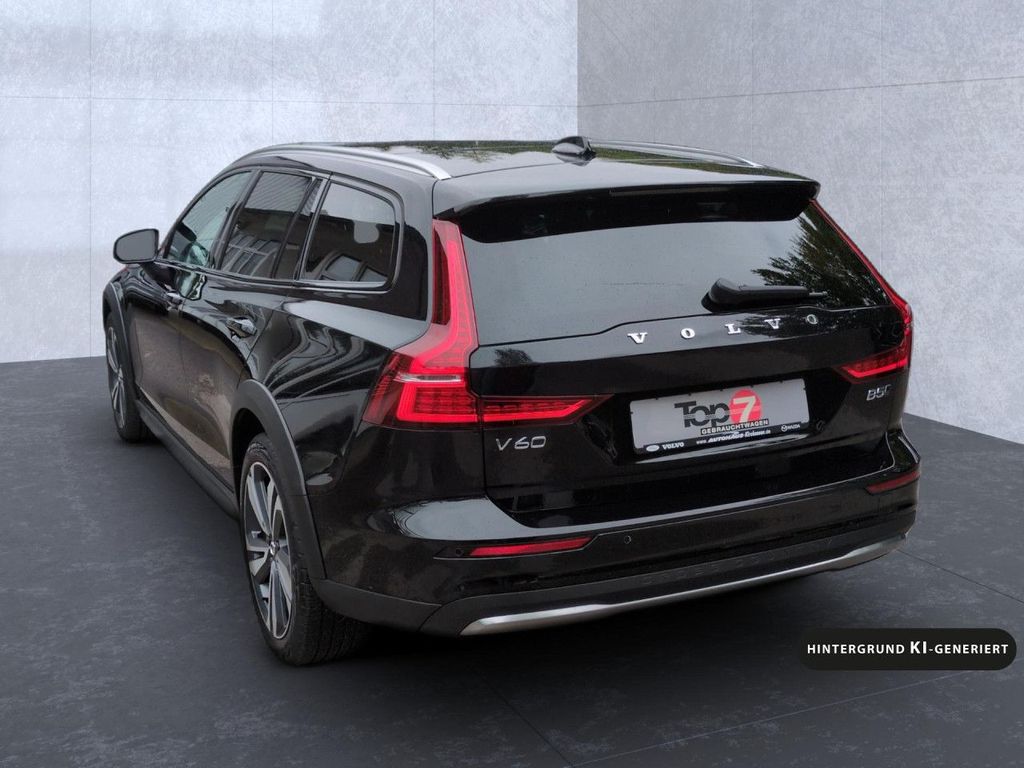 Volvo V60 Cross Country 2024 г. Чёрный, пробег 51300 км