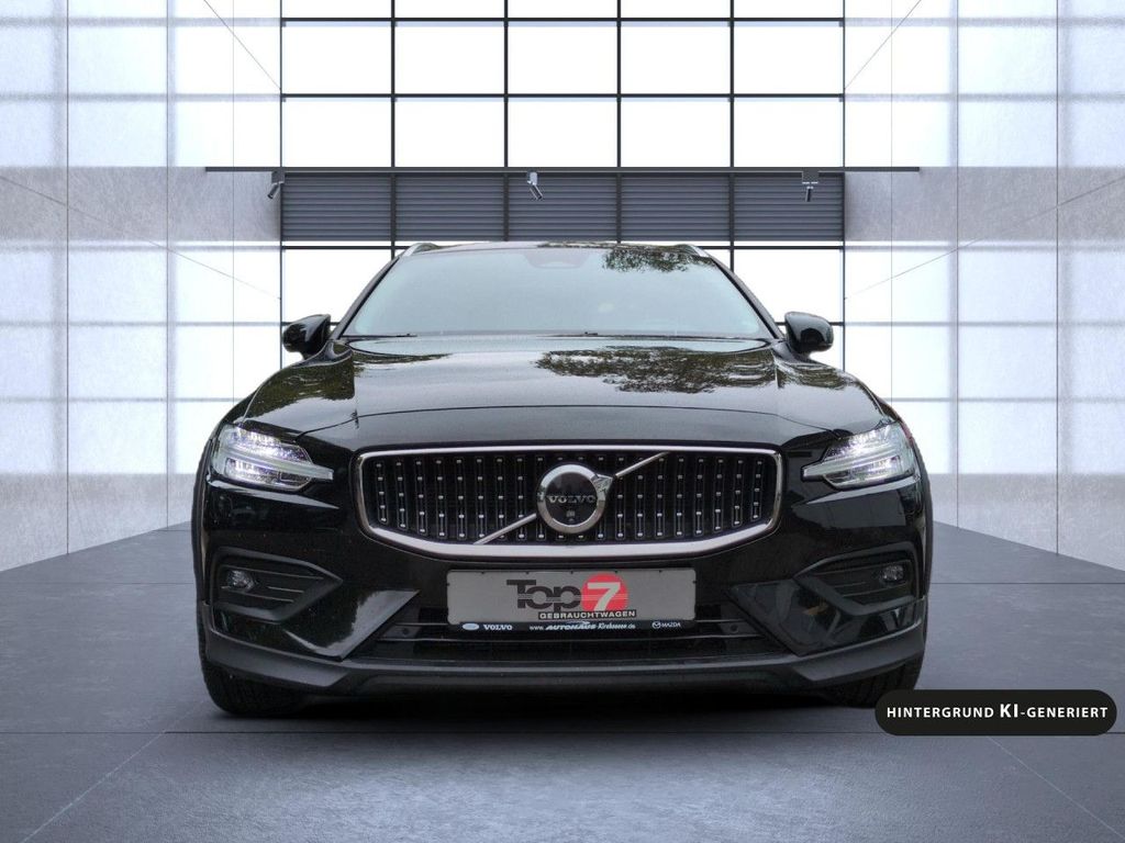 Volvo V60 Cross Country 2024 г. Чёрный, пробег 51300 км