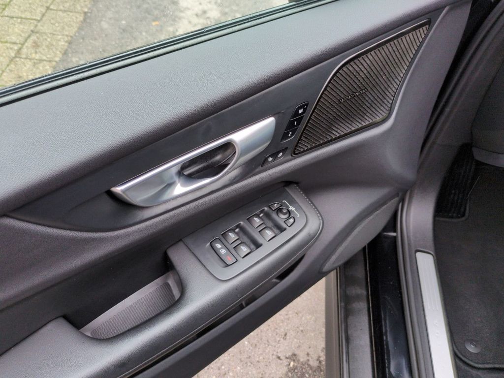 Volvo V60 Cross Country 2024 г. Чёрный, пробег 51300 км