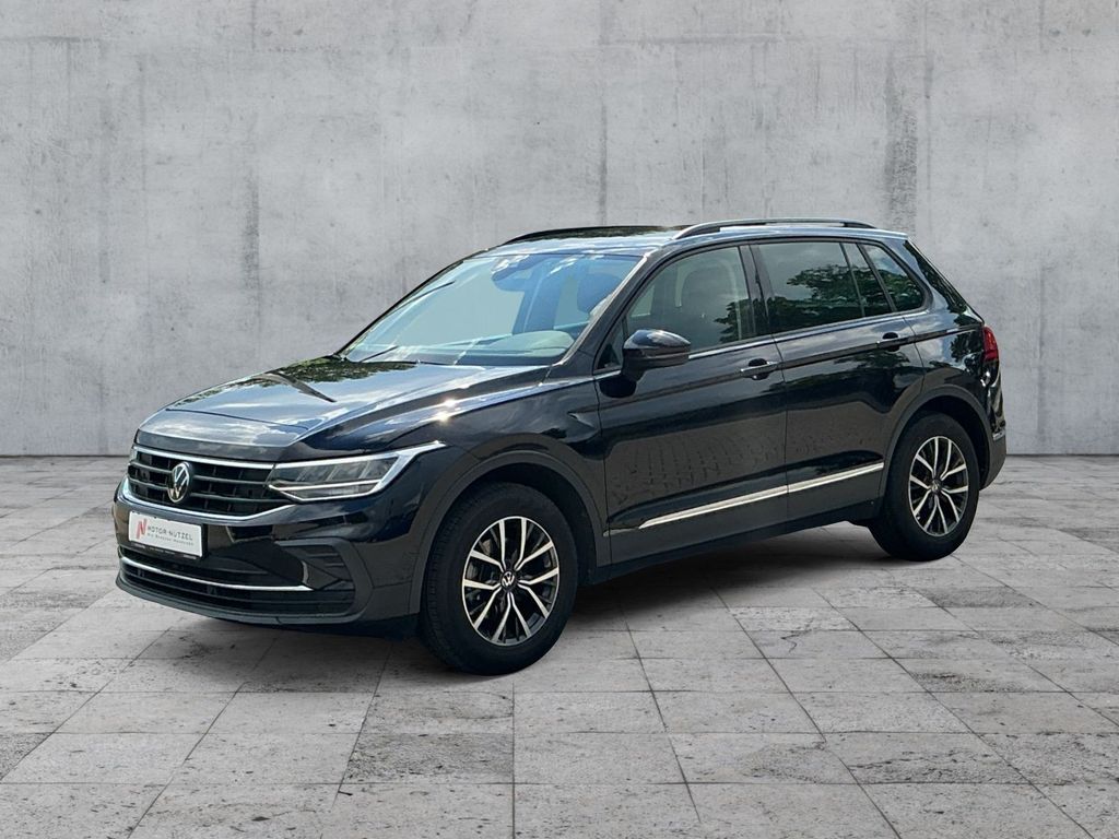 Volkswagen Tiguan 2023 г. Чёрный, пробег 28290 км
