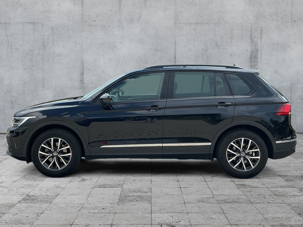 Volkswagen Tiguan 2023 г. Чёрный, пробег 28290 км