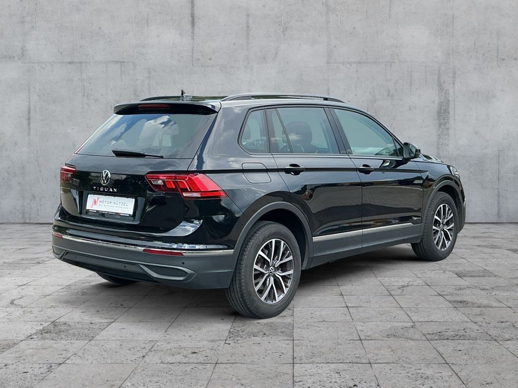 Volkswagen Tiguan 2023 г. Чёрный, пробег 28290 км