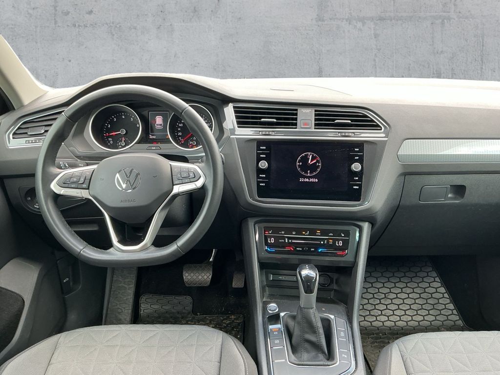 Volkswagen Tiguan 2023 г. Чёрный, пробег 28290 км