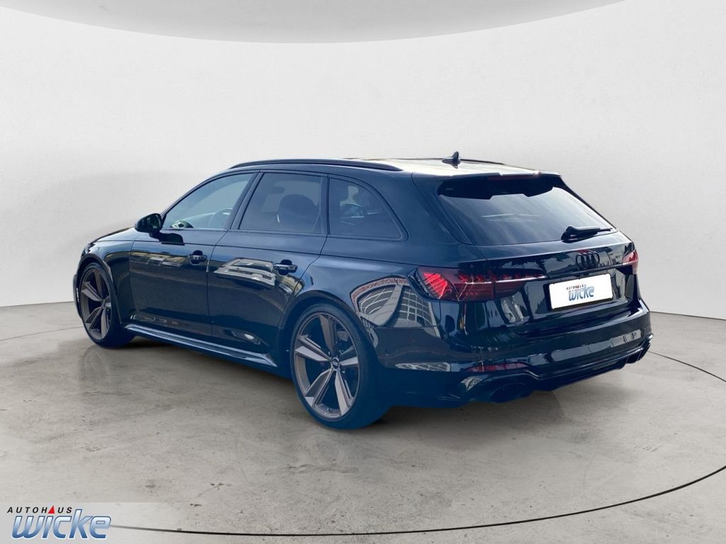 Audi RS4 2023 г. Чёрный, пробег 45572 км