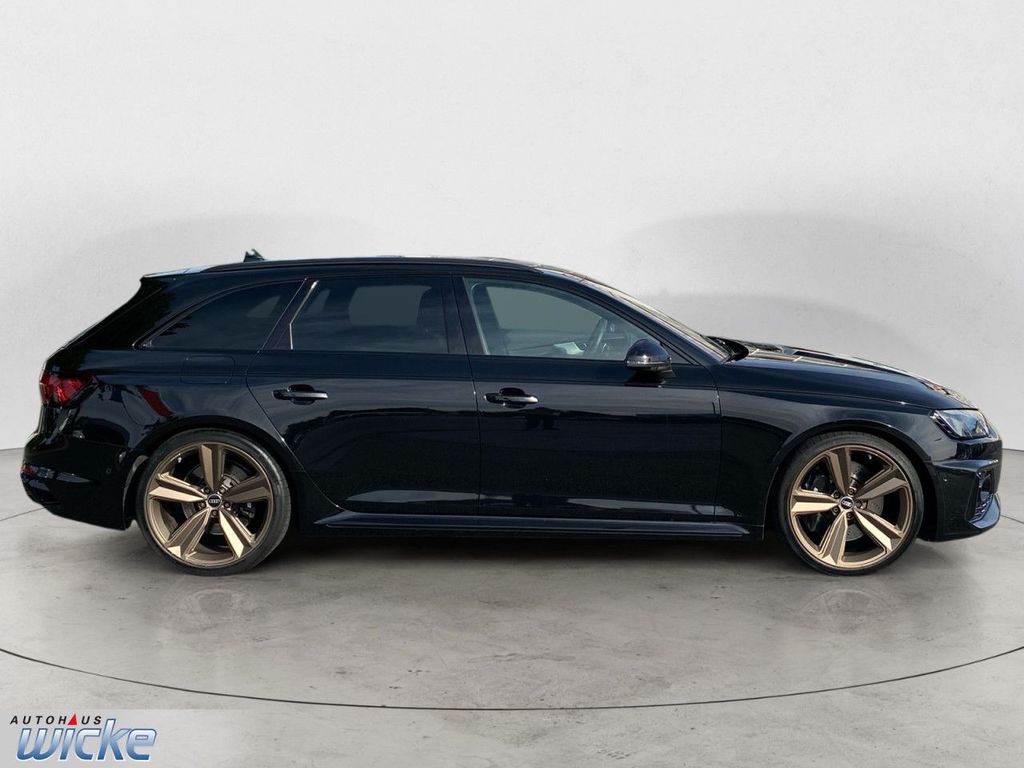 Audi RS4 2023 г. Чёрный, пробег 45572 км