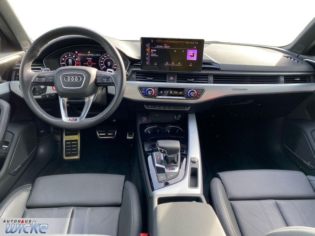 Audi RS4 2023 г. Чёрный, пробег 45572 км