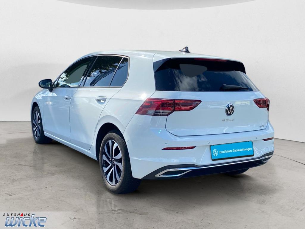 Volkswagen Golf 2023 г. Белый, пробег 48767 км