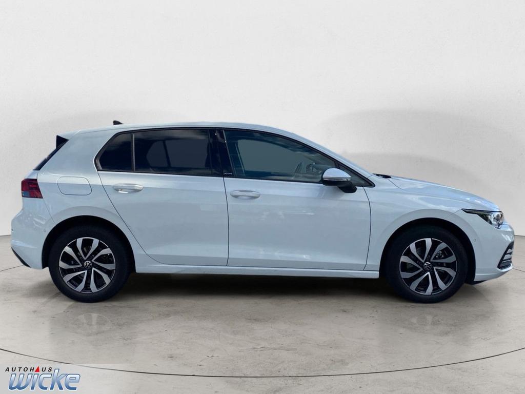 Volkswagen Golf 2023 г. Белый, пробег 48767 км