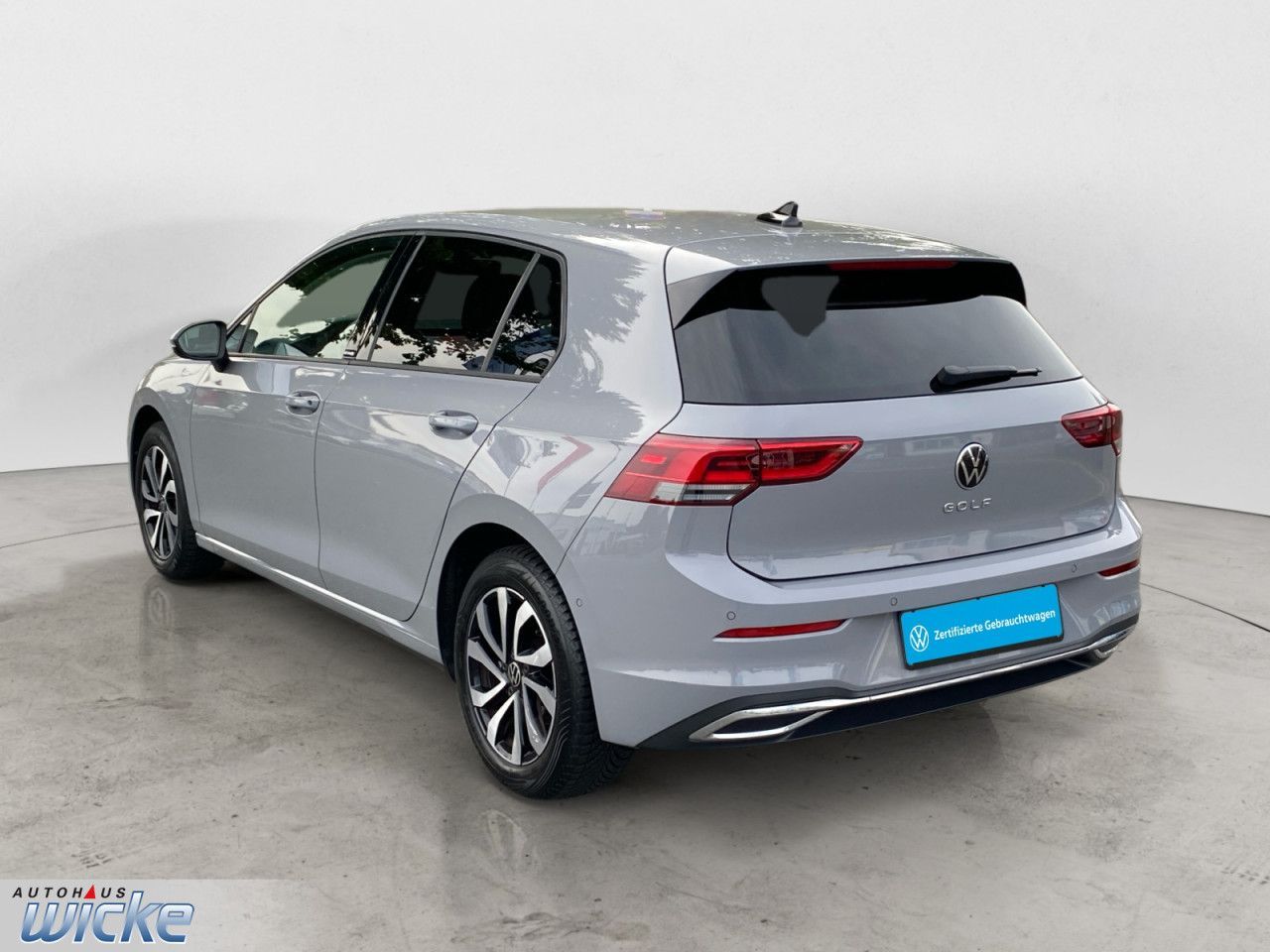 Volkswagen Golf 2023 г. Серый, пробег 33354 км